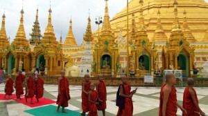 shwedagon pagoda monk walk